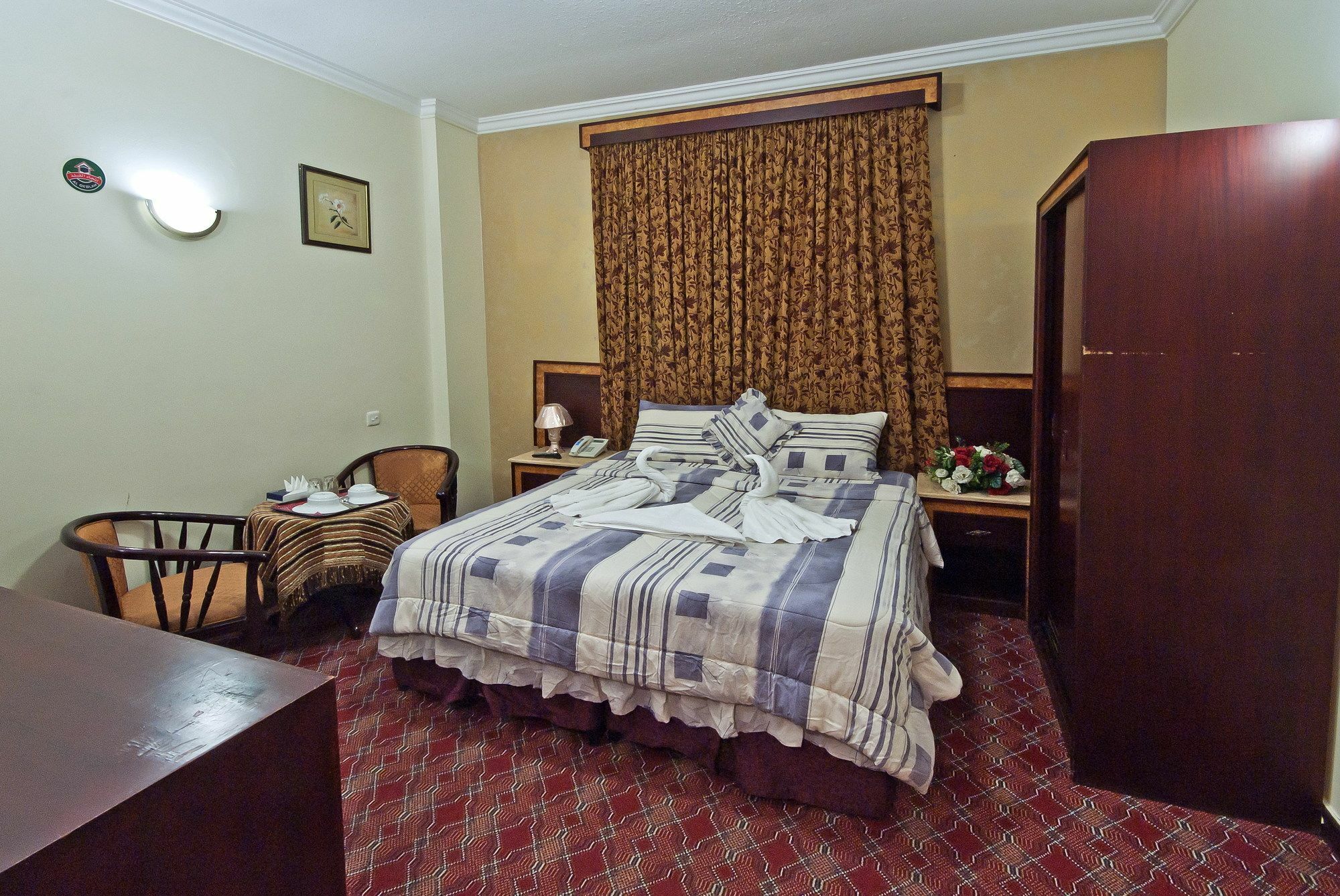 Hotel ديار المدينة *